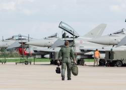 Ucraina, Jet Nato scortano 3 navi di grano nel mar Nero, ISW: "Eurofighters italiani pronti ad intervenire in caso di attacco"