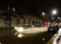 Maltempo, arriva il ciclone Circe, temporali e temperature in calo: Milano chiude parchi, mercati e cimiteri