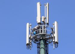 Decreto Omnibus, limiti elettromagnetici 5g innalzati di 4 volte, da 6 Volt/metro a 24 V/m. Legambiente: "A rischio la salute"
