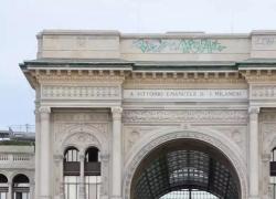 Galleria Vittorio Emanuele imbrattata a Milano, il nichilismo della civiltà della tecnica 