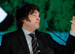 Argentina, primarie presidenziali vinte a sorpresa dall'ultraliberista Javier Milei: "è la fine della casta corrotta"