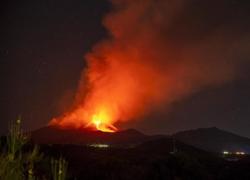Etna, “alta possibilità di evento imminente”, scatta il livello di pre allarme, aeroporto di Catania operativo 