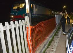 Legnano, 30enne travolto e ucciso da treno regionale diretto a Milano, gli inquirenti: "Ipotesi suicidio"