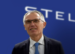 Stellantis, il CEO Carlos Tavares rassegna le dimissioni “dopo crollo vendite auto elettriche e profitti negli Usa”, come anticipato dal GdI