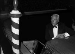 Giorgio Armani alla Mostra del Cinema di Venezia organizzerà l'evento più glamour del festival, con sfilata alta moda, cena e festa