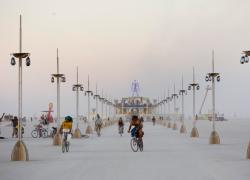 Burning Man, torna in Nevada l'evento più atteso dell'anno dagli uomini (e donne) dallo spirito libero e  grosso conto in banca