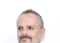 Miguel Bosè rapinato in casa in Messico da commando di 8 uomini armati: pistola alla tempia, rubati gioielli e denaro 
