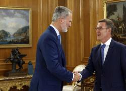 Elezioni Spagna, re Felipe VI assegna al vincitore di cdx Feijoo l'incarico di formare un governo