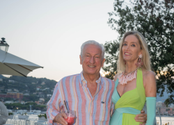 “Pastel Sky Dinner Party”, la festa di Ferragosto di Laura Morino e Adriano Teso a Villa Porticciolo a Rapallo