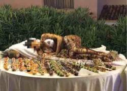 Golfo Aranci, donna ricoperta di cioccolato dalla testa ai piedi: un'amara idiozia ma le donne si difendano di più
