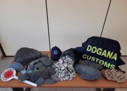 Sardegna, turista francese fermato con 41kg di ciottoli sul traghetto per Nizza: "Forse per venderli"