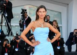 Venezia 80: Ermanno Scervino consolida il legame con il cinema portando il proprio heritage sulla passerella del Lido con Bianca Balti