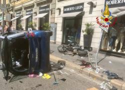 Milano, auto si ribalta su un palo colpendo una ciclista 42enne, una testimone: "Ho visto la macchina volare"