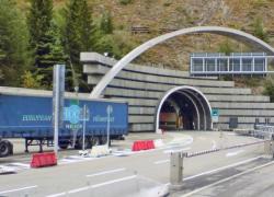 Traforo Monte Bianco, accordo con Francia evita chiusura, lavori a settembre 2024: gara Salvini-Tajani per intestarsi rinvio