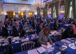 Cernobbio, i calcoli di THE Ambrosetti: 3 mln di immigrati in più per invertire l’inverno demografico. Ma è vietato parlare di “sostituzione etnica”