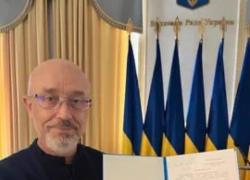 Ucraina, Zelensky caccia anche Ministro Difesa Reznikov e chiama il falco Umerov: "Troppa corruzione, sostituire personale"
