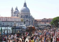 Venezia approva la tassa d'ingresso: dal 2024 entrerà in vigore il ticket di 5 euro