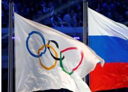 Olimpiadi Parigi 2024, Macron: "No bandiera russa”, il web: “Via anche quella dei Paesi Nato, complici crimini di guerra”