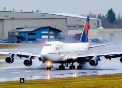 Attacco di diarrea a bordo, aereo costretto a rientrare ad Atlanta per "rischio biologico": audio diffuso su Twitter