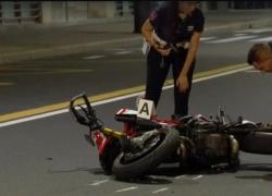 Incidente Milano, ragazza investita da una moto in via Fatebenefratelli mentre attraversava la strada: 26enne in coma - VIDEO