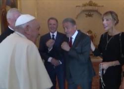 Papa Francesco incontra Sylvester Stallone: "Sono cresciuto con i tuoi film", l'ex Rocky: "Pronto per boxare?" - VIDEO