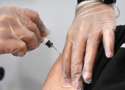 Vaccino Covid, Usa, ok Fda e Cdc a sieri aggiornati Pfizer e Moderna “a partire dai 6 mesi”: riparte la psicosi 