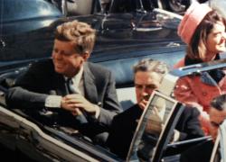 Omicidio JFK, nuova rivelazione dall'ex-agente: "Ho raccolto io il 'proiettile magico', c'era un secondo cecchino"
