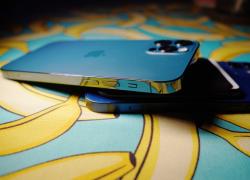 IPhone 12, Francia: "Radiazioni 10 volte superiori a standard UE" e lo ritira dal mercato", Apple: "Aggiorneremo software"
