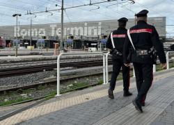 Roma Termini, trovato cadavere tra i binari, traffico ferroviario in tilt: "Forse spinto sotto un treno"