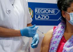 Vaccino Covid AstraZeneca, effetti avversi su Marianna, insegnante 41enne: “Dal 2021 parestesie diffuse e oppressione toracica, non lavoro più”