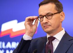 Migranti, il premier polacco Morawiecki contro l’Ue: “Trafficanti di esseri umani favoriti dal piano di ricollocazione”