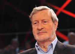 Addio a Gianni Vattimo, padre del pensiero debole, morto a 87 anni il filosofo teorico; l’annuncio del compagno sui social 