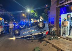 Palermo, auto della polizia si ribalta dopo scontro con mezzo di una guardia giurata, tre feriti – FOTO