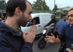 Ultima Generazione blocca viale Fulvio Testi, l'attivista: "Ho chiamato il 118 perché ambulanze non passino qui" - VIDEO 
