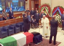 Napolitano, la camera ardente in Senato: omaggio di Mattarella e di Papa Francesco all'ex Presidente