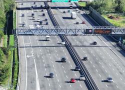Autostrade, Milano - Laghi la prima a cinque corsie in Italia per lo scorrimento del traffico