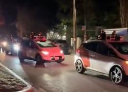 Austin (Texas), auto elettriche con guida autonoma causano un imponente ingorgo stradale - VIDEO
