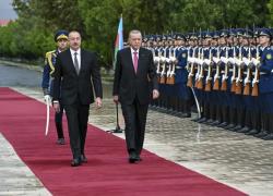 Nagorno-Karabakh, Erdogan accolto dal presidente azero Aliyev: così Ankara garantisce a Baku la conquista