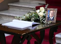 Giorgio Napolitano, oggi i funerali laici alla Camera: presenti anche Macron, Hollande e Steinmeier