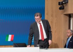Nadef, 23,5 miliardi di deficit nei prossimi 3 anni, Giorgetti: "Scelte difficili, privatizzazioni per l’1% del Pil"