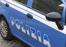 Agguato a Napoli, killer gli sparano in casa e lui si lancia dal balcone per scappare; morto il 51enne Raffaele Cinque

