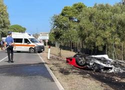 Sardegna, Ferrari contro camper, morti carbonizzati i 2 svizzeri a bordo della Supercar - VIDEO 