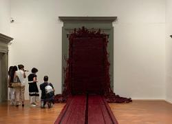 Palazzo Strozzi ospita il celebre artista Anish Kapoor con la nuova mostra dal titolo Untrue Unreal