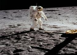Prada vestirà la prima donna sulla luna