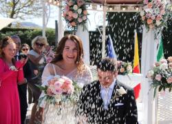 Lei diventa un uomo, lui una donna e alla fine si sposano a Recanati