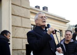 Alberto Donzelli: "Pfizer e Moderna ammettono in ritardo effetti avversi come miocarditi e pericarditi da vaccino Covid. Dosi dai 6 mesi in su negli Usa, una follia" - ESCLUSIVA