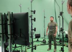 CastleRock studio, la casa di produzione Usa che monta i VIDEO propaganda di Biden, Zelensky e della guerra in Ucraina col green screen