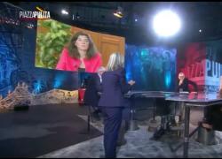 Piazzapulita, Elena Basile litiga con Formigli e se ne va: "Sono l'unica voce del dissenso e lei non è un giornalista"  - VIDEO