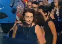 Giudice Apostolico testimoniò per il figlio accusato di "aver tirato pugno a una poliziotta", lui fu assolto. Lega: "Bella famigliola"
