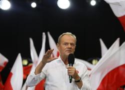 Elezioni Polonia, Tusk vince contro l'uscente Kaczynski: la coalizione filo-europeista raggiunge il 54%